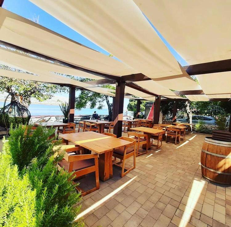 Family Hotel Zane Pag Town Exterior photo